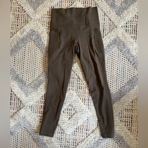 NWOT Athleta Salutation stash 7/8 leggings
